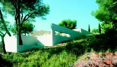 schwimmbecken_in_le_paradou_02