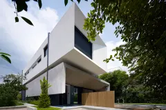 house_in_garden_02