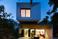 house_in_garden_05